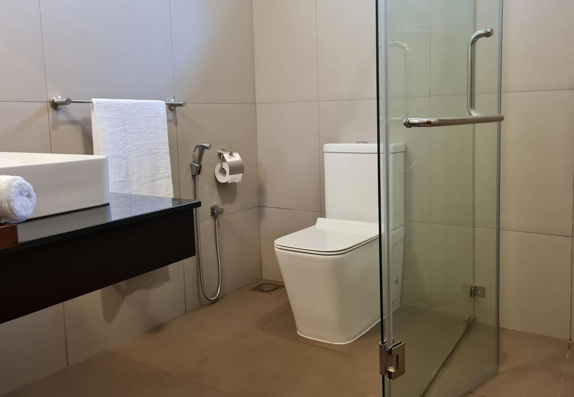 City Oasis 66 Негомбо Екстериор снимка